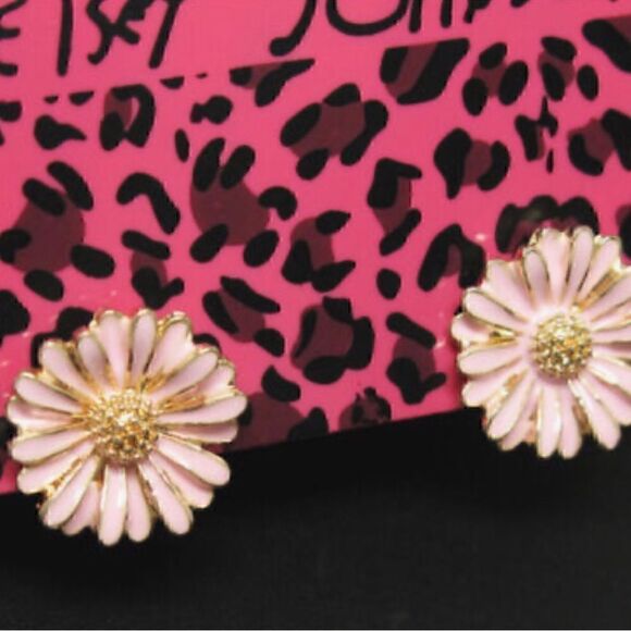 🌸 Betsey Johnson pretty in pink flower earrings 🌸 - Picture 2 of 4